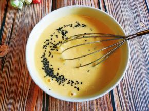 到入牛奶和黑芝麻