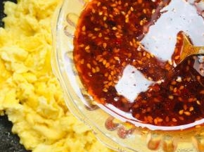 倒入提前调好的料汁儿！