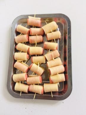 依次做好所有的火腿土豆卷！