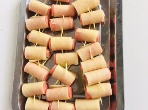 依次做好所有的火腿土豆卷！