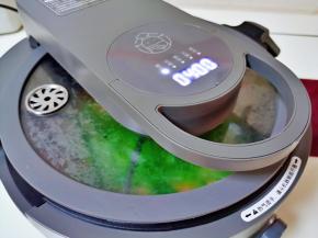 盖上炒菜机盖子，选爆炒功能。