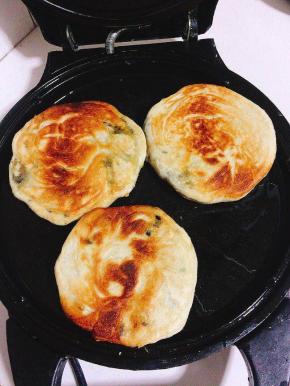 烙至两面金黄色即可！