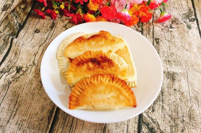 槐花鸡蛋馅儿饼