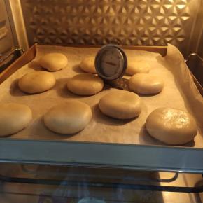 6⃣ 放入预热至170度的烤箱，中下层，上下火170度烤25分钟