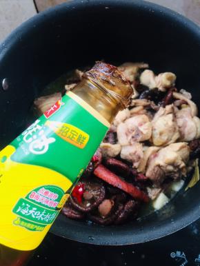 一勺蚝油翻炒均匀！