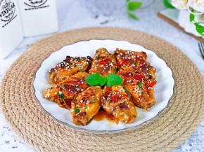 盛出装盘，撒上葱花，红辣椒。