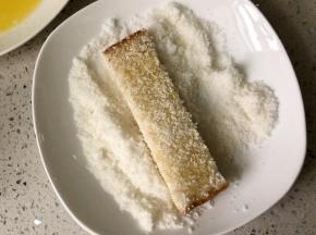 再裹上椰蓉。