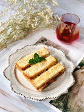 搭配一杯蔓越莓汁，或者你喜欢的咖啡或奶茶，享用美美的下午茶吧！