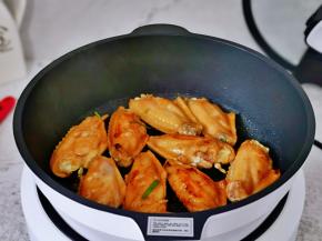 中小火煎至金光。