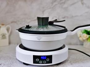 盖上盖子烧开后，转中小火炖15分钟左右。