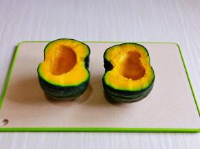 挖的干干净净，冷水冲洗，再用厨房用纸擦干。