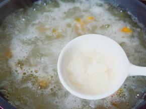 加少许冰糖【可以按照个人口味来添加】