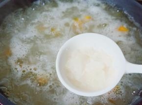 加少许冰糖【可以按照个人口味来添加】