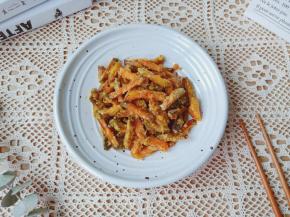 咸蛋黄的细腻沙软、醇香绵密包裹南瓜的香甜，每吃一口都满足你的味蕾。