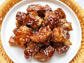 装盘，撒上熟白芝麻。