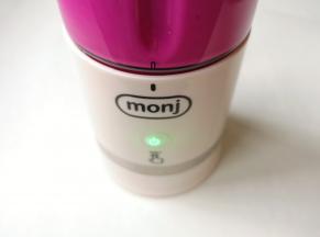 用不了一分钟，火龙果奶昔就打好了。