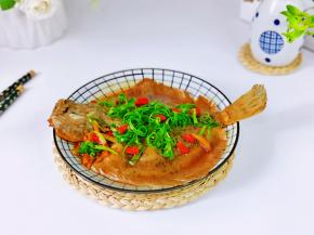 盛出装盘，撒上葱花与泡好的枸杞点坠。