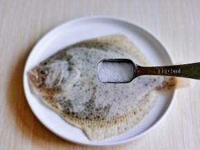 按个人口味加入盐。