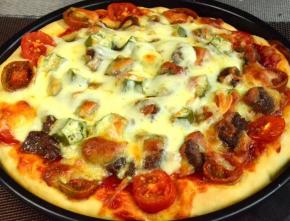 然后取出再撒一层马苏里拉继续入烤箱再烤5分钟