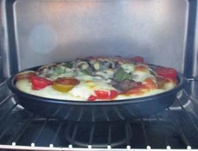 烤箱上火200度，下火160度，预热后放入中下层，烤15分钟左右