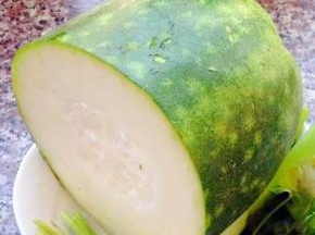 准备原材料冬瓜去皮