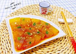 美味可口的蚝油冬瓜装入盘中撒上蒜粒和香菜就大功告成了