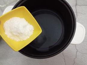 然后加入白凉粉搅拌均匀