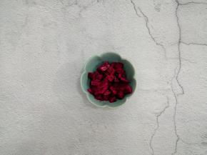 火龙果切成小块备用