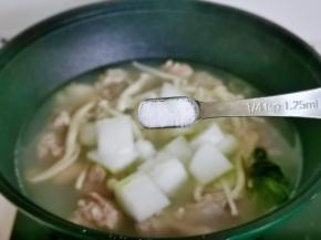 按个人口味加入盐。