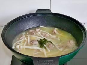 把冬瓜煮熟即可关火，时间自己掌握哈！