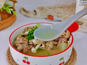 再喝口汤，好喝极了。