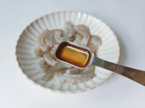 加一勺料酒抓一下，去去腥。