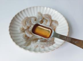 加一勺料酒抓一下，去去腥。