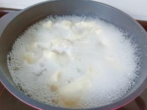 待馄饨再次煮开，浮起就是熟透了。