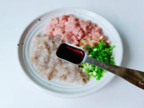 加生抽、料酒、芝麻油。