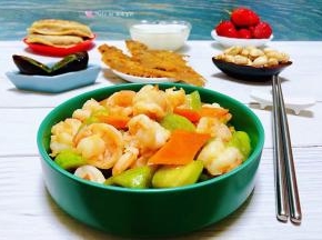 丝瓜炒虾仁营养超级丰富也是宴客的必备拿手好菜哦