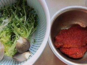 5.苦菊和蘑菇洗净