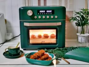 戴上隔热手套，取出炸网，装盘即可享用。