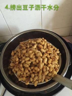 捞出豆子沥干水分备用
