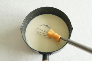 然后将芝士片放入（不建议省略，成品会有淡淡芝士香，更好吃）。