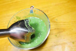 料理棒打成细腻的泥就可以了 一定要混合高铁米粉调成稠一点的糊再给孩子吃哦