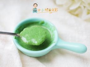 辅食添加从稀到稠，这个稀可不是那种稀的滴答滴答跟水一样的糊糊哦，那种营养密度太低了不适合孩子吃