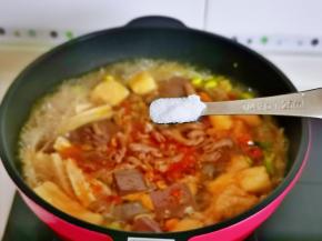 按个人口味加入盐。