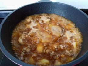开大火炖煮。