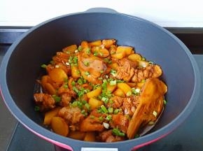 撒点葱花即可出锅。