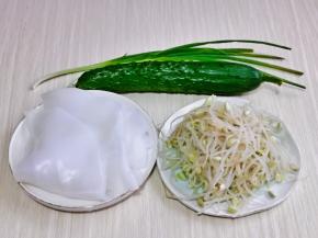 准备好其它食材。