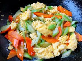 放入盐和味精调味均匀即可出锅享用