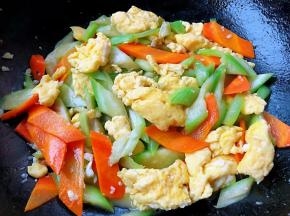 放入盐和味精调味均匀即可出锅享用