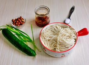 准备食材，量可以根据胃口增减。