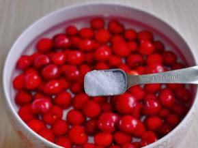 再加入纯净水，3克食用盐。